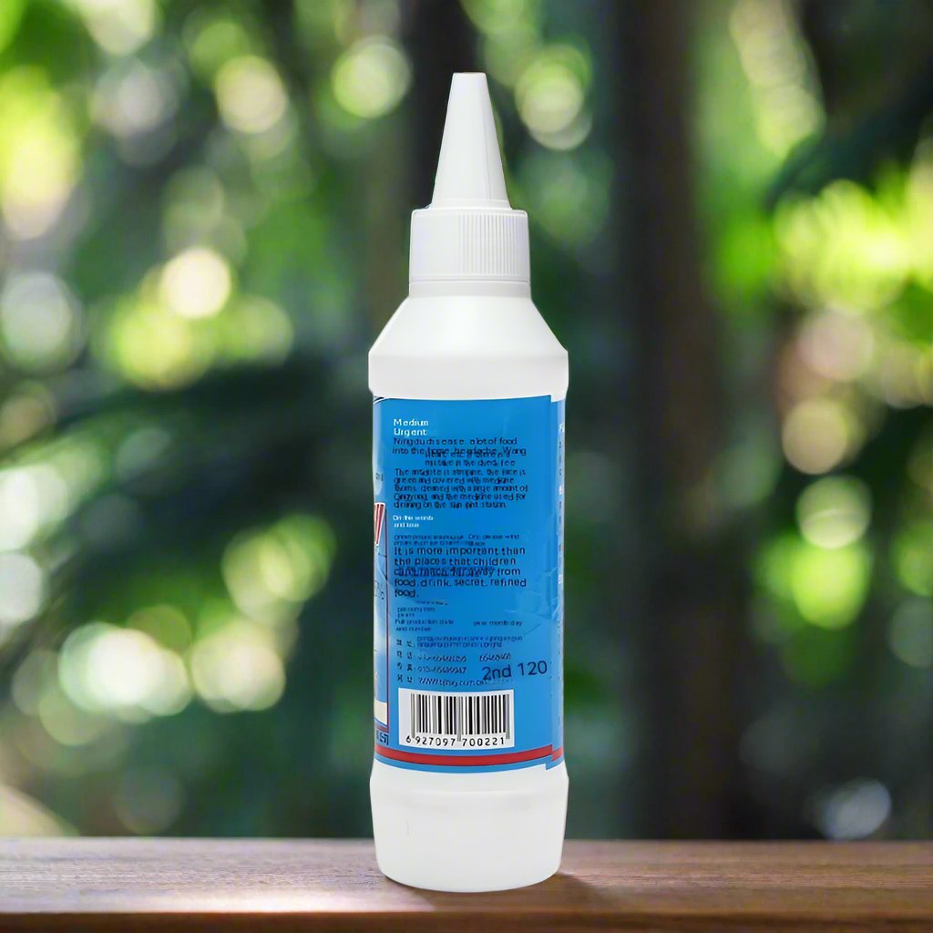 SHINEBOX Chinese cockroach powder in a convenient applicator bottle for easy pest control